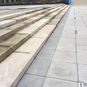 芝麻灰、芝麻黑石材在市政广场的应用