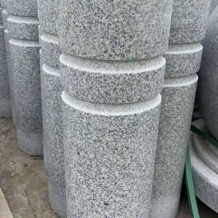  芝麻白花岗岩挡车柱、隔离柱多少钱