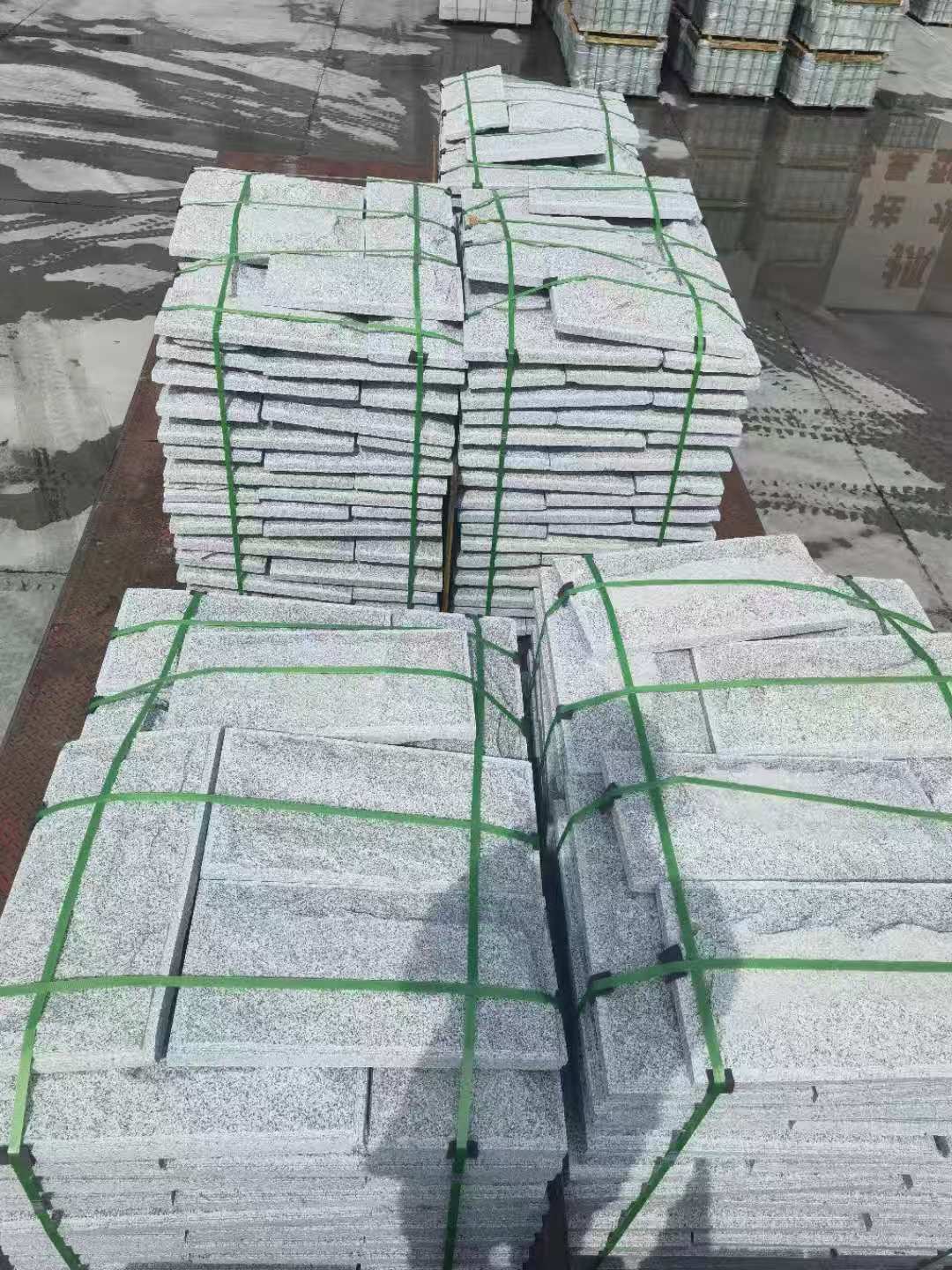  芝麻白蘑菇石装车出货