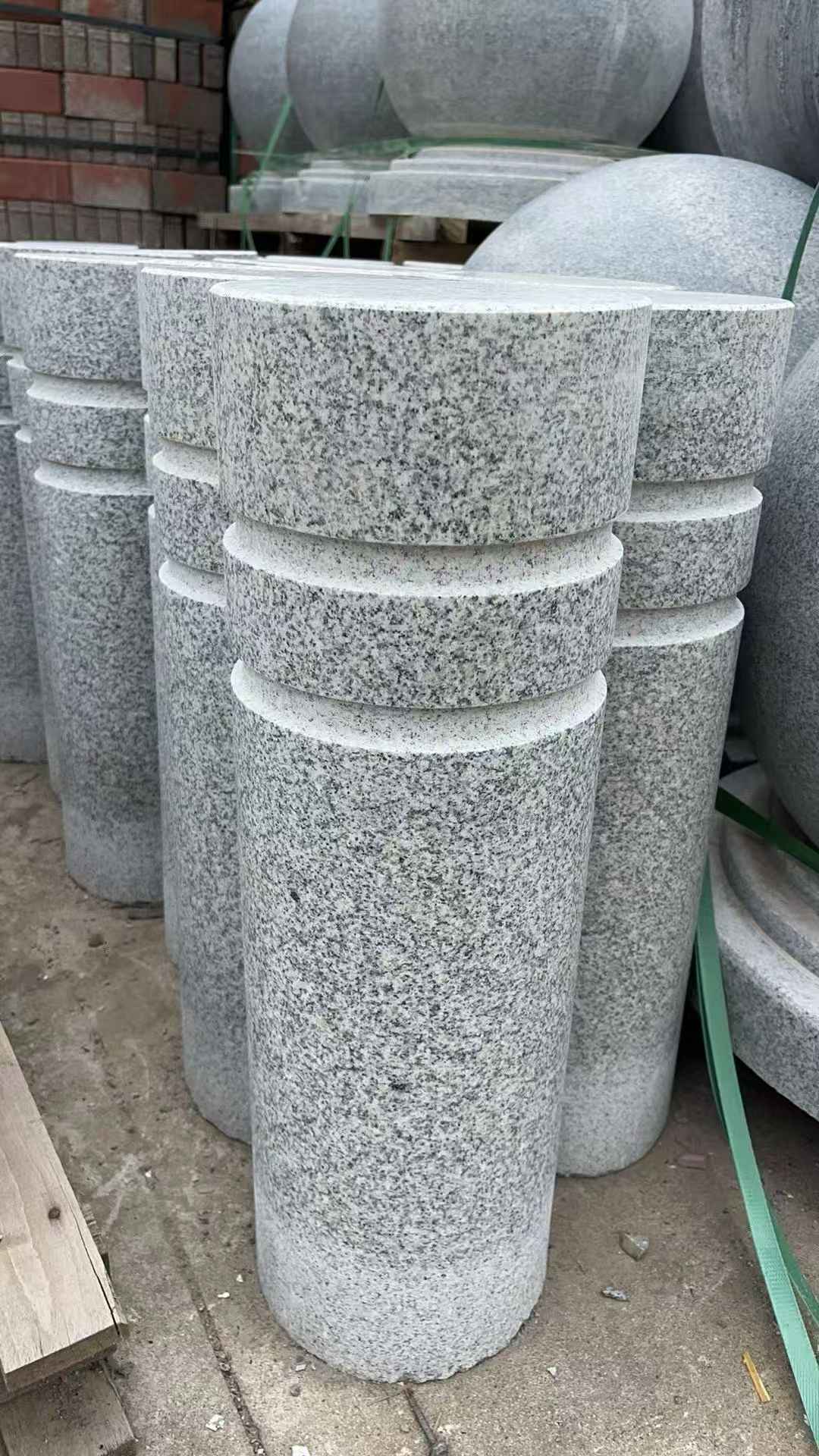 芝麻白花岗岩挡车柱、隔离柱多少钱