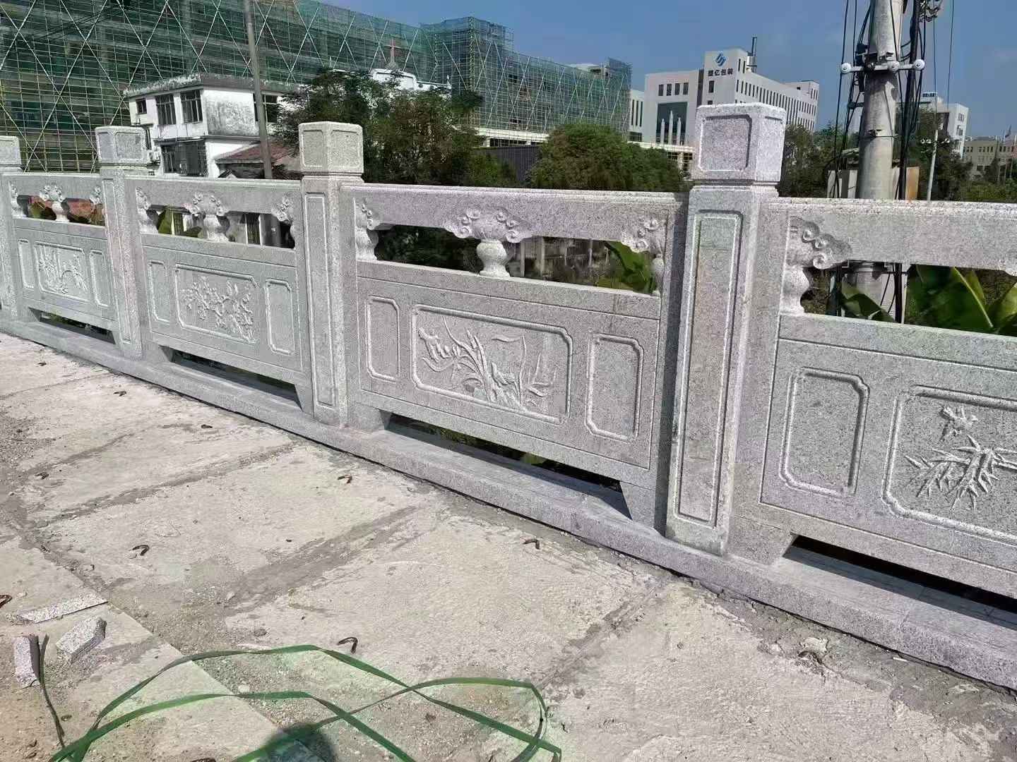  芝麻白栏杆
