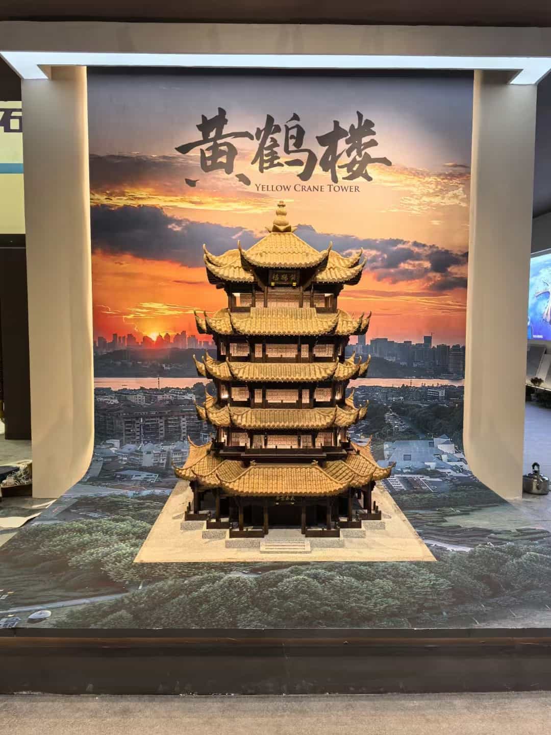 仿古石文创作品-黄鹤楼