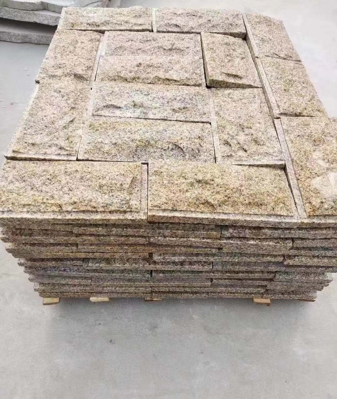 黄锈石蘑菇石