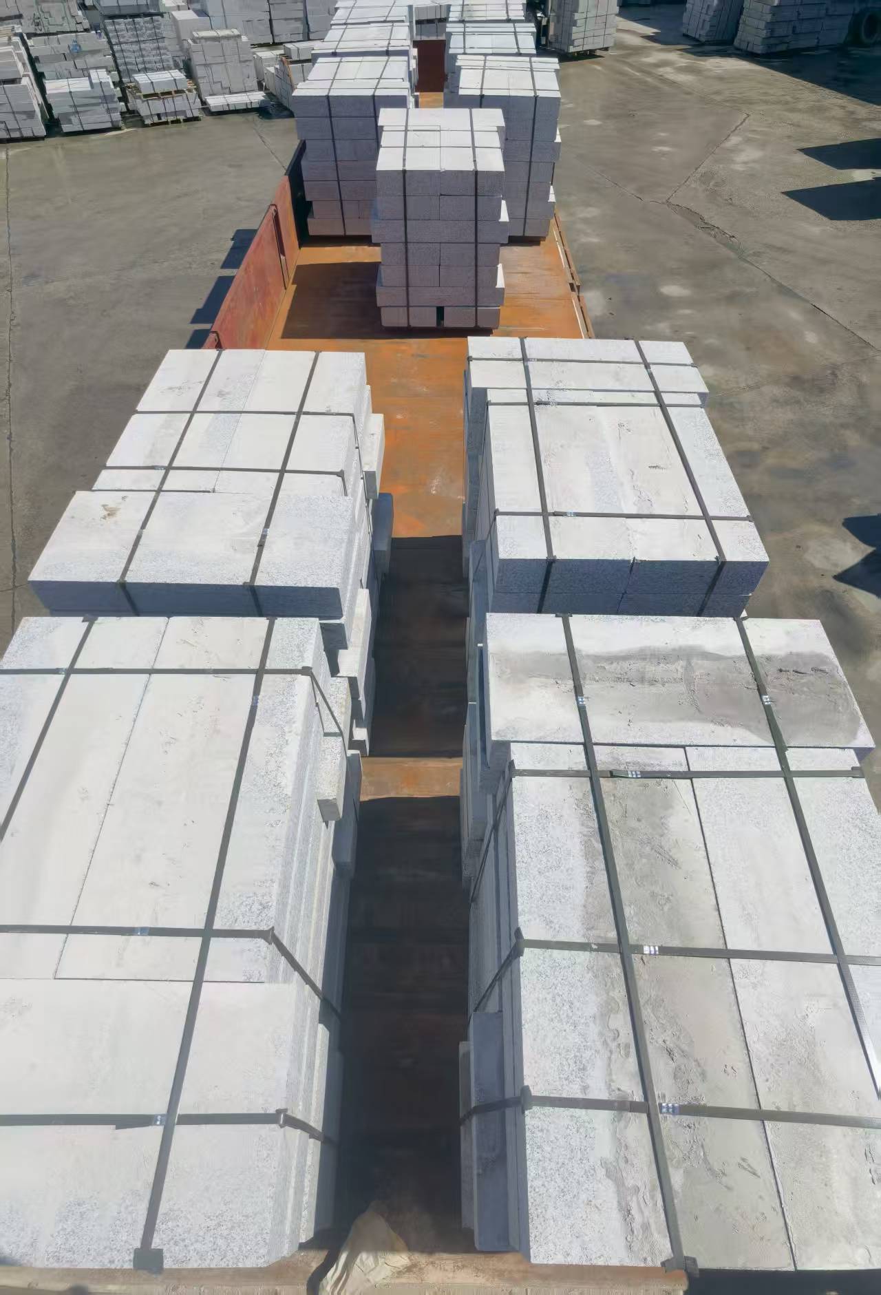  路沿石装车出货