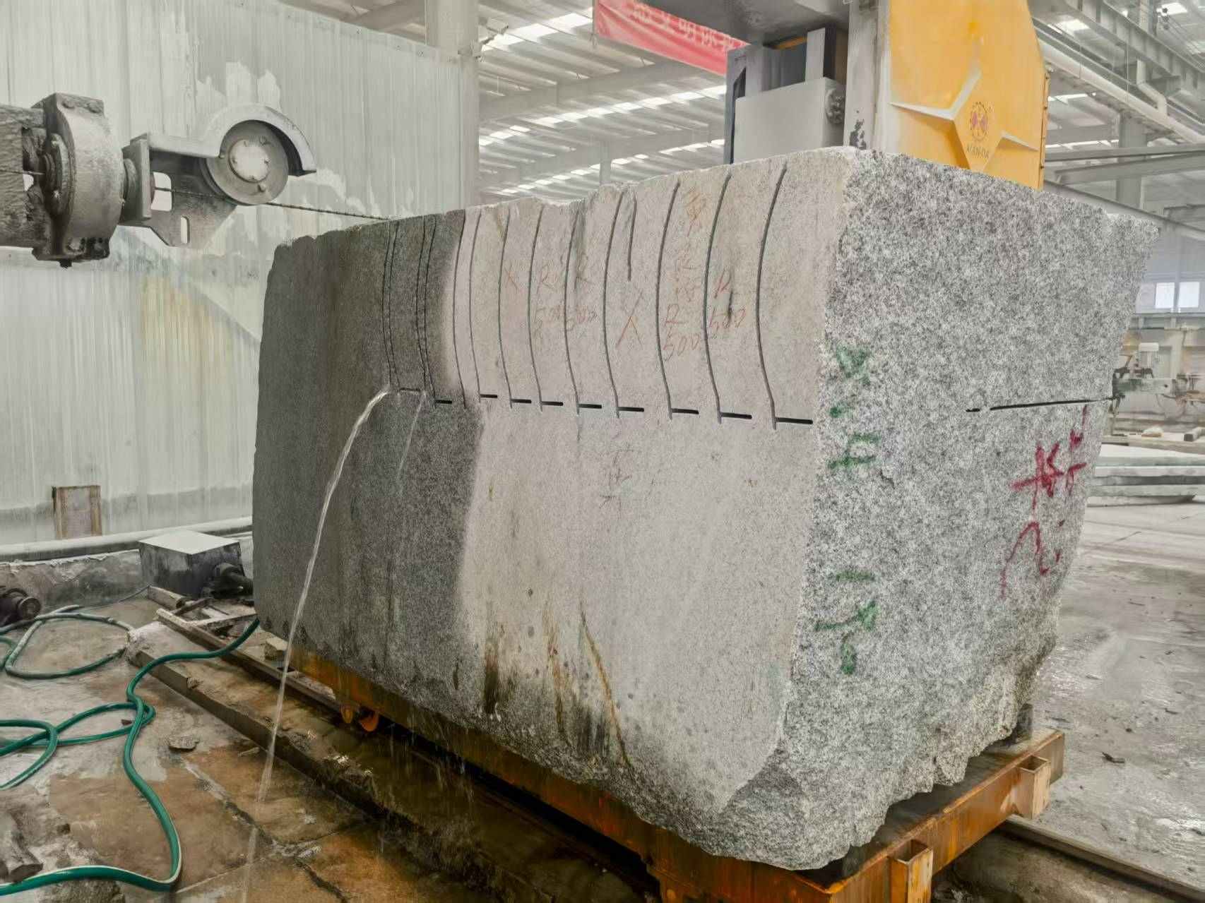  602，大花芙蓉白，绳锯加工弧形路沿石