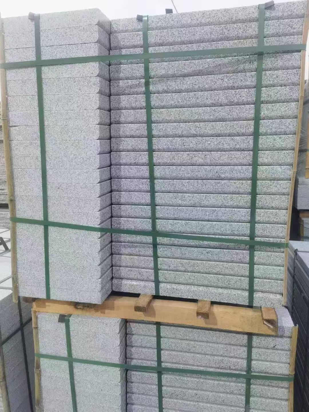  5公分芝麻白，倒斜角，室外楼梯踏步