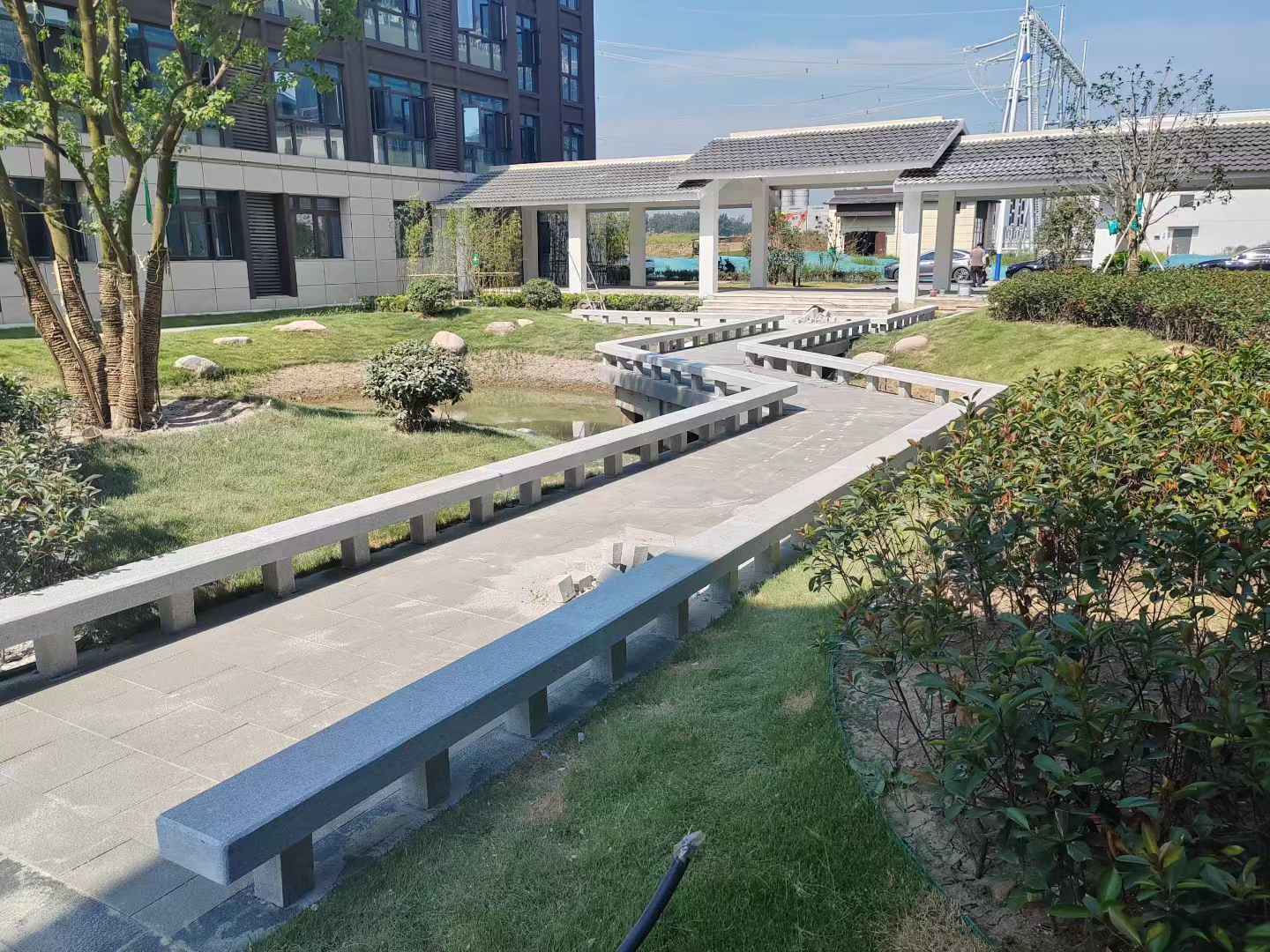  芝麻灰小区坐凳&栏杆安装效果