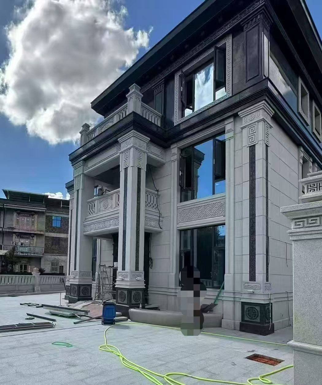  别墅干挂，芝麻白与芝麻黑完美配合