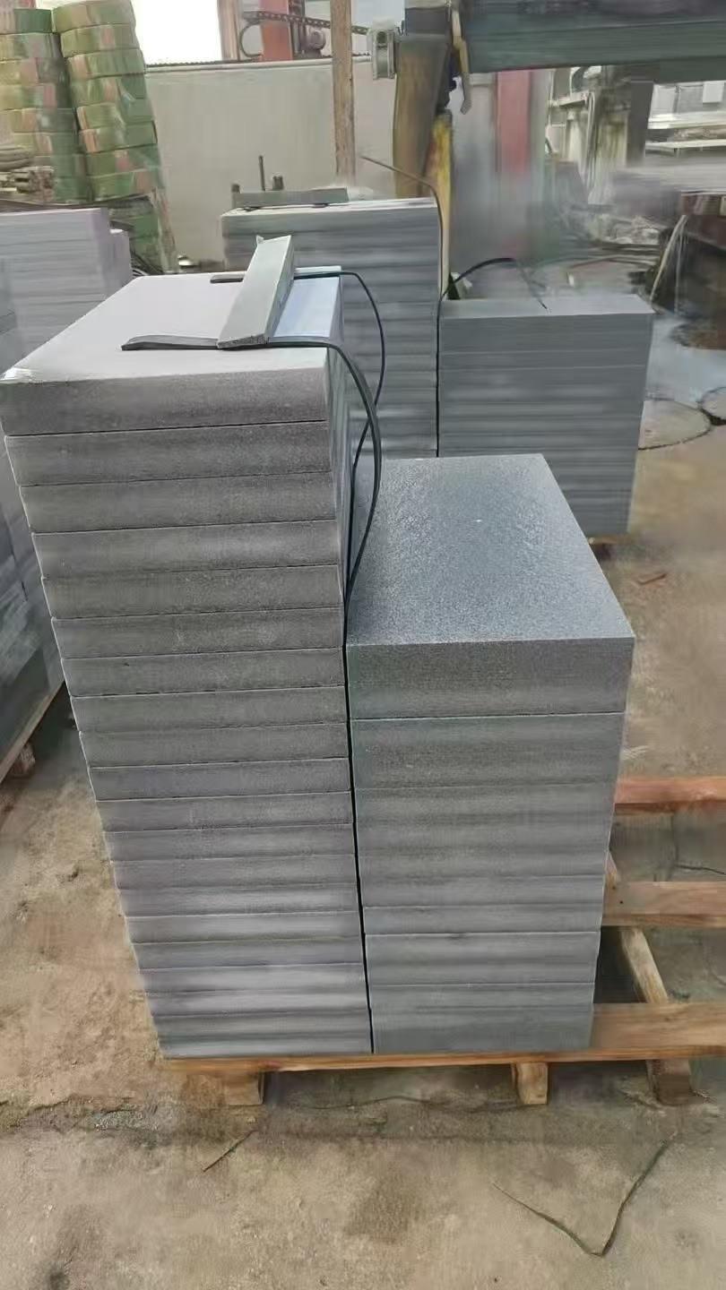  芝麻灰火烧面300*600*50地铺石材