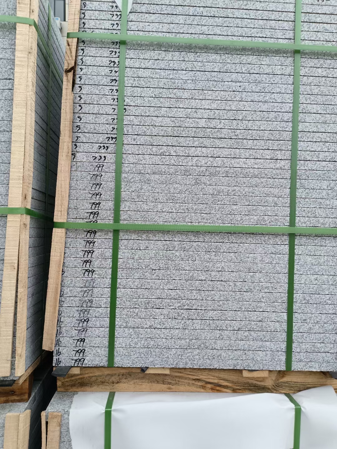  芝麻白石材地铺做法